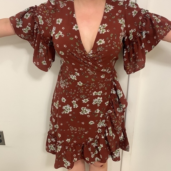 Max Studio Floral brown Ruffle Mini Wrap Dress size S - Picture 1 of 16